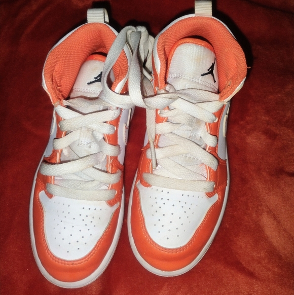 Nike Air Jordan 1 (FIRM) - Picture 2 of 4